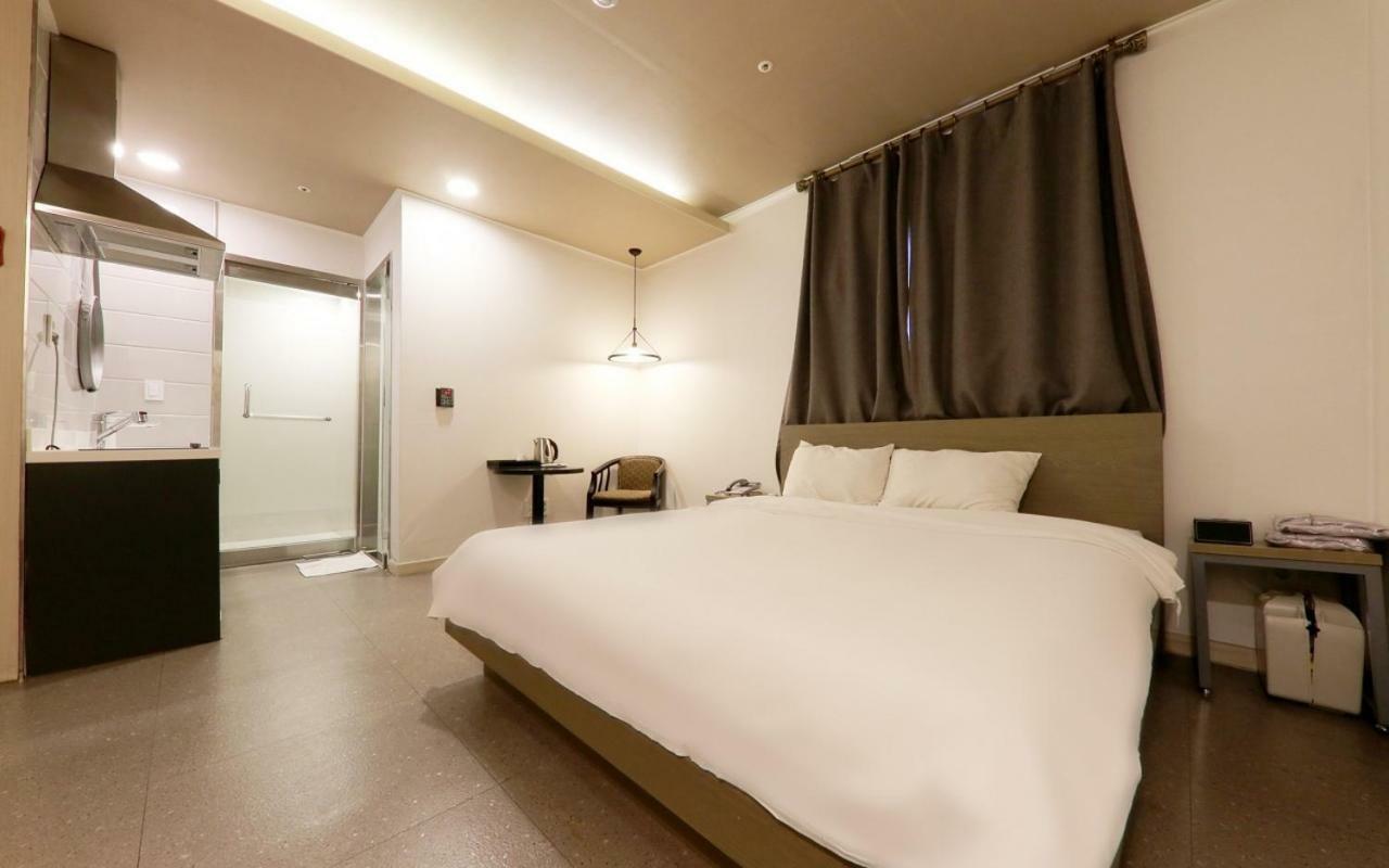 A7 Hotel Suwon Buitenkant foto