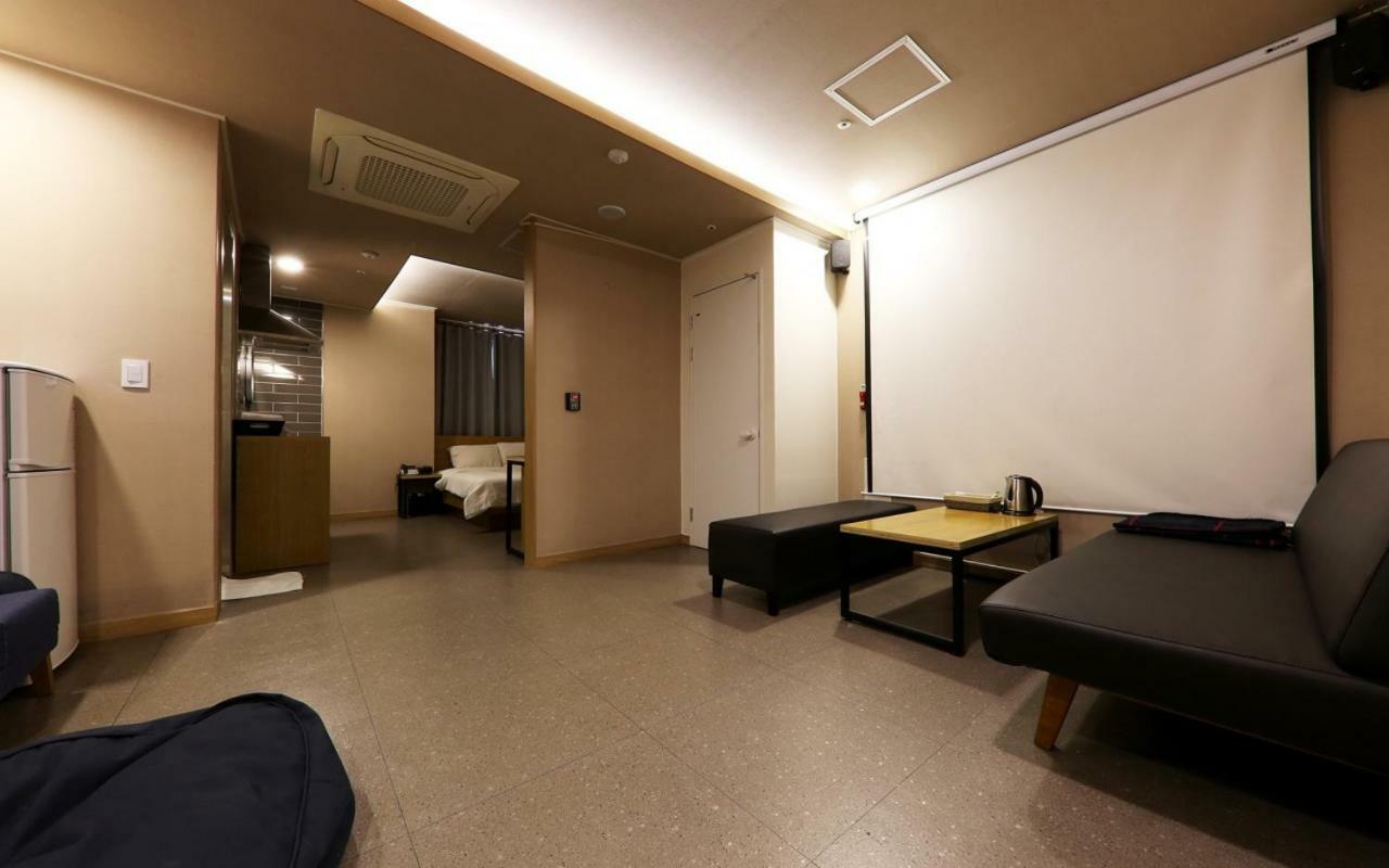 A7 Hotel Suwon Buitenkant foto